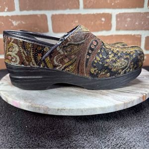 Dansko Womens Clogs Womens Size 7 EU 37 Paisly Comfort Nursing Shoes.